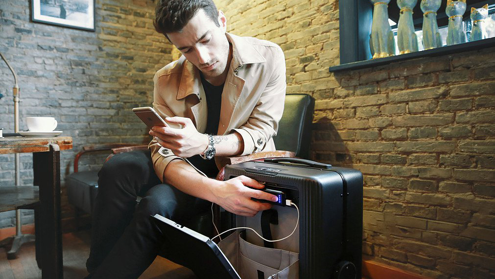Умный чемодан Cowarobot Robotic Suitcase (Black) купить в интернет-магазине icover