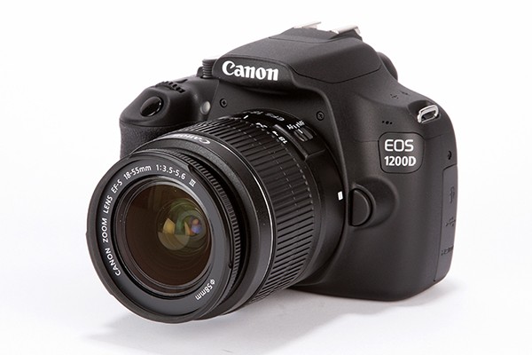 Купить canon eos 1200d ef-s kit 18-55mm is ii - цифровая зеркальная камера в Москве. В нашем каталоге интернет-магазина icover.ru вы можете ознакомиться с ценами, подробным описанием, фотографиями и техническими характеристиками. Низкие цены. Высокое качество. Доставка по России. Заказать товары по телефону +7(495)229-39-50 Canon EOS 1200D EF-S kit 18-55mm IS II - цифровая зеркальная камера купить в интернет-магазине icover