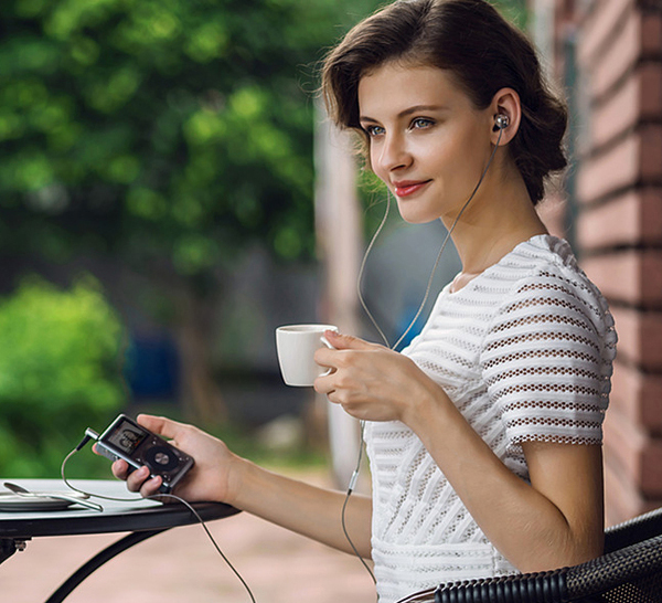 Купить fiio ex1 - внутриканальные наушники (silver) в Москве. В нашем каталоге интернет-магазина icover.ru вы можете ознакомиться с ценами, подробным описанием, фотографиями и техническими характеристиками. Низкие цены. Высокое качество. Доставка по России. Заказать товары по телефону +7(495)229-39-50 FiiO EX1 - внутриканальные наушники (Silver) купить в интернет-магазине icover