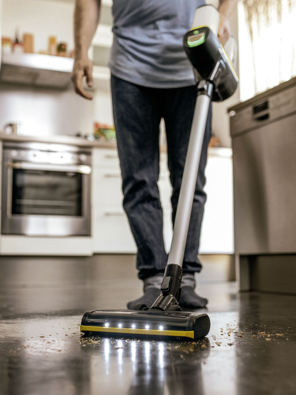Вертикальный пылесос Karcher VC 6 Cordless ourFamily Duo EU (1.198-678.0) купить в интернет-магазине icover