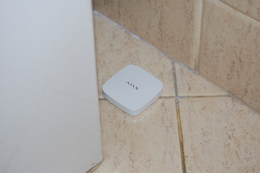 Датчик протечки воды Ajax LeaksProtect (White) купить в интернет-магазине icover
