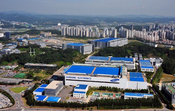 Самсунг производитель вьетнам. Сувон Южная Корея завод самсунг. Завод самсунг в Южной Корее. Вьетнам завод Samsung. Фабрика самсунг Корея.