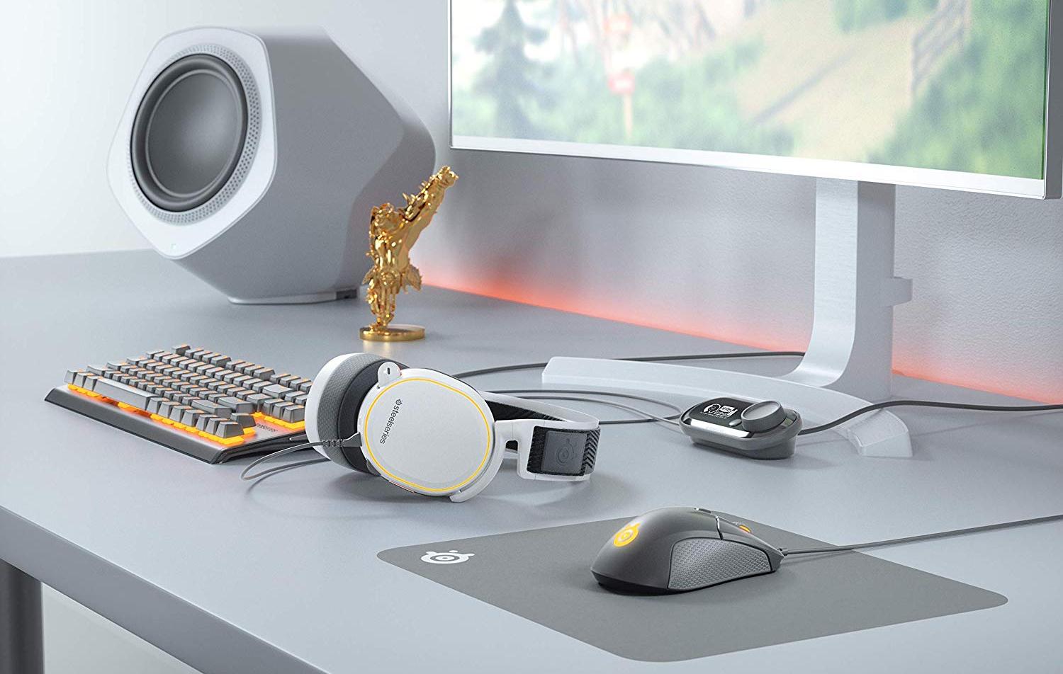 Наушники с микрофоном Steelseries Arctis Pro GameDAC (White) купить в интернет-магазине icover