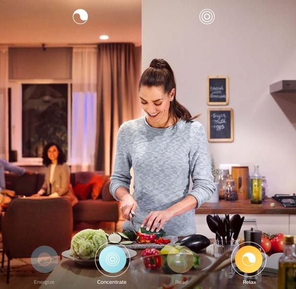 Умная лампа Philips Hue White And Color Ambiance E27 (929002216824) купить в интернет-магазине icover