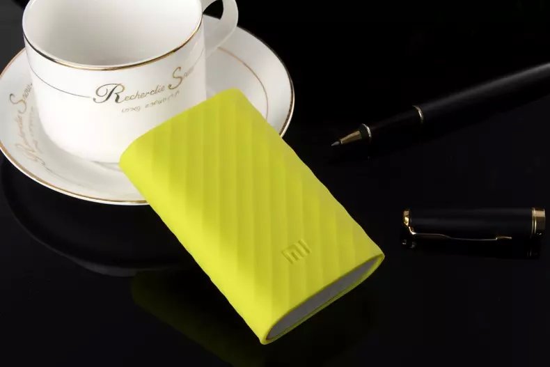 Xiaomi Protective Silicon Case for 10000mAh Power Bank - чехол для внешнего аккумулятора Xiaomi (Green) купить в интернет-магазине icover