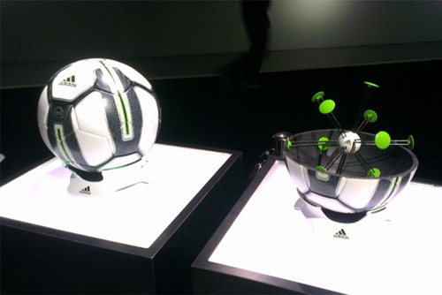 Полноразмерный умный футбольный мяч Adidas miCoach Smart Ball (Black/White) купить в интернет-магазине icover