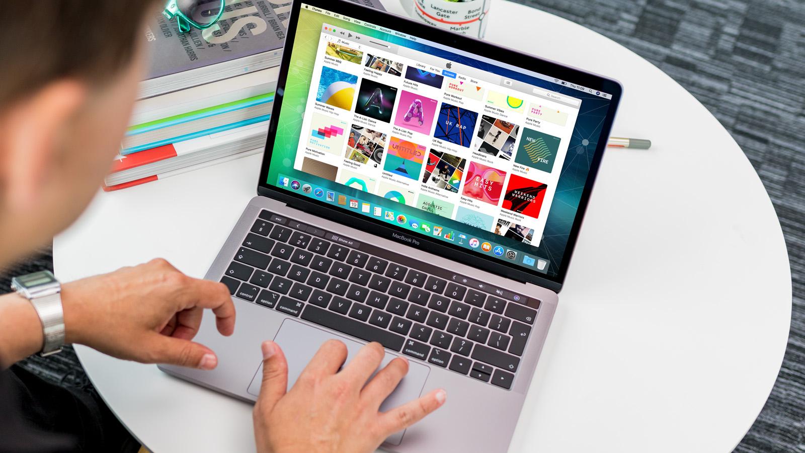 Ноутбук Apple MacBook Pro 13.3" Intel Core i5 2.4GHz 8Gb 256Gb SSD MV992RU/A (Silver) купить в интернет-магазине icover