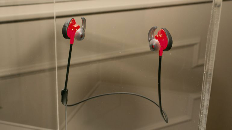 Беспроводные спортивные наушники Bose SoundSport Pulse Wireless с пульсометром (Red) купить в интернет-магазине icover