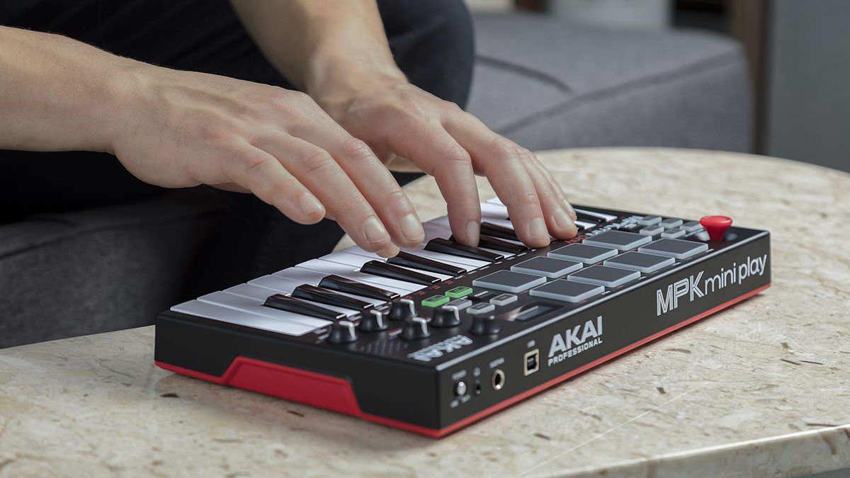 Синтезатор Akai MPK Mini Play (A085776) купить в интернет-магазине icover
