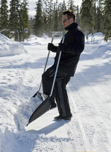 Fiskars SnowXpert (143021) - скрепер-волокушка для уборки снега 72 см. купить в интернет-магазине icover