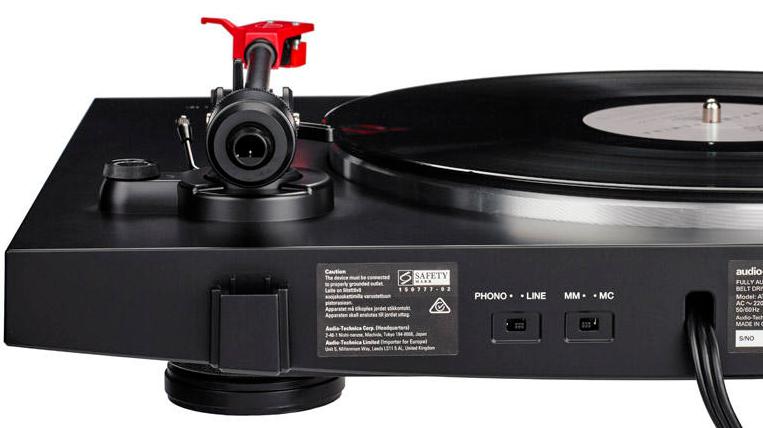 Проигрыватель виниловых пластинок Audio-Technica AT-LP3 (Black) купить в интернет-магазине icover