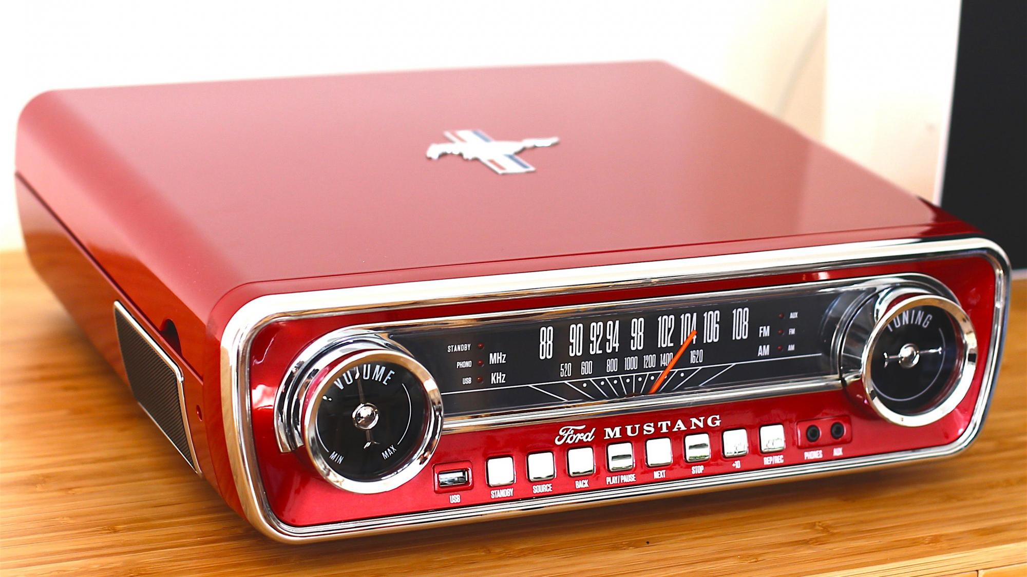 Виниловый проигрыватель iOn Mustang LP (Red) купить в интернет-магазине icover