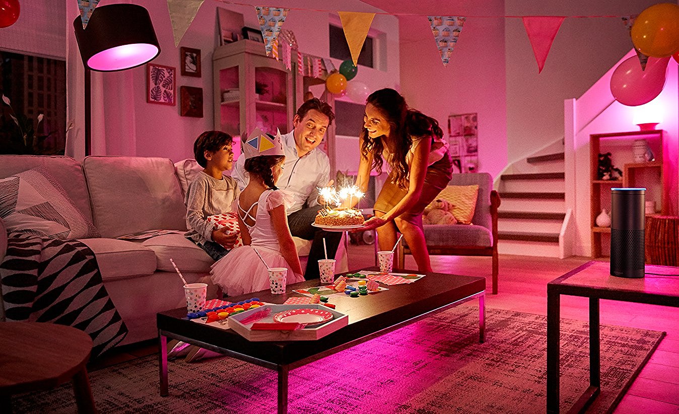 Набор умных светодиодных ламп Philips 472001 Е27 Smart Bulb Starter Kit (White) купить в интернет-магазине icover