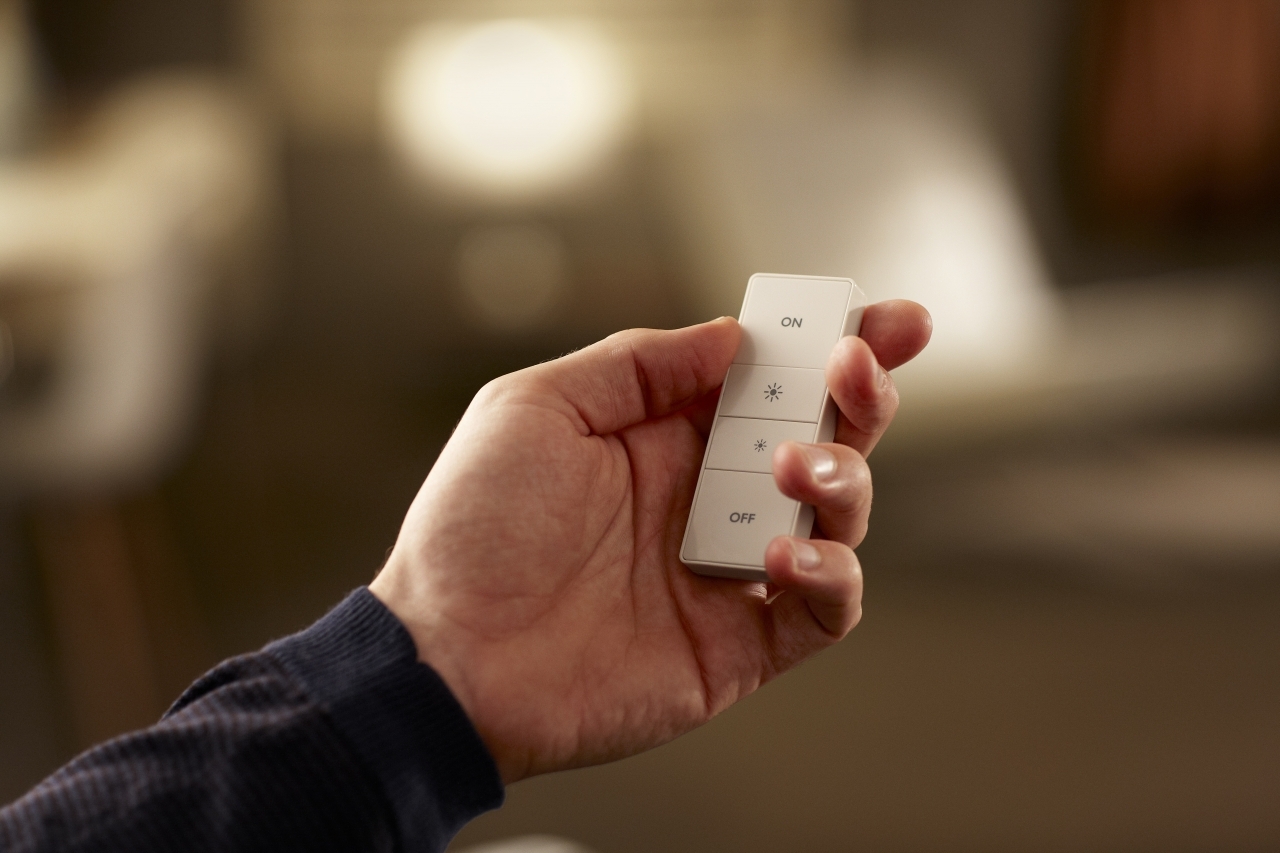 Комплект светодиодных лвмп Philips Hue White Starter E27 (68239) купить в интернет-магазине icover