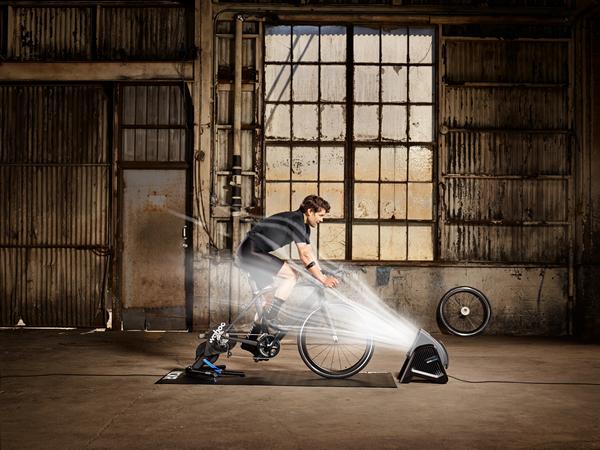 Система охлаждения Wahoo KICKR HEADWIND (WFBKTR7EU) для велотренажера Wahoo KICKR (Black) купить в интернет-магазине icover