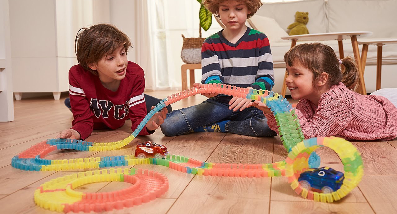 Гоночная трасса-конструктор Magic Tracks 220 деталей купить в интернет-магазине icover