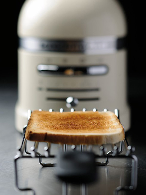 Тостер на 2 хлебца KitchenAid Artisan 2-Slice Automatic Toaster 5KMT2204EAC (Almond Creme) купить в интернет-магазине icover