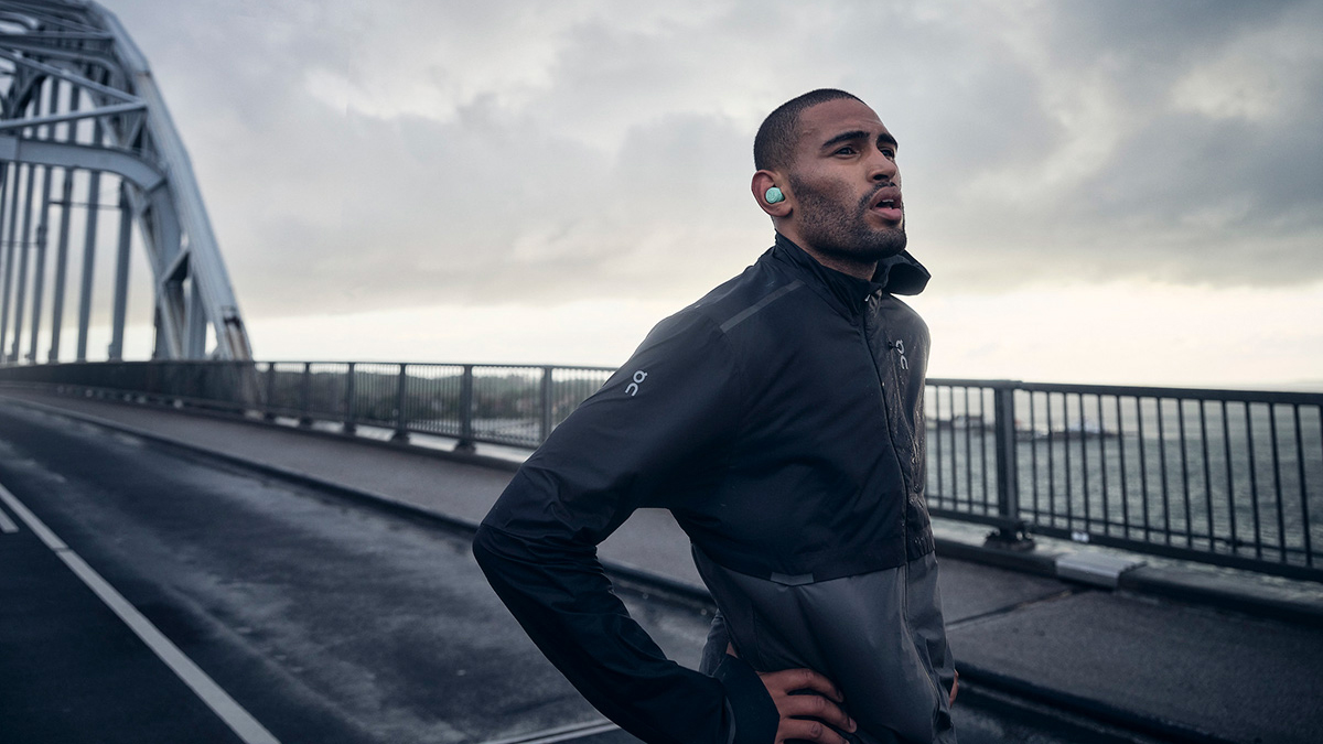Bluetooth-наушники Bang & Olufsen Beoplay E8 Sport (Oxygen Blue) купить в интернет-магазине icover