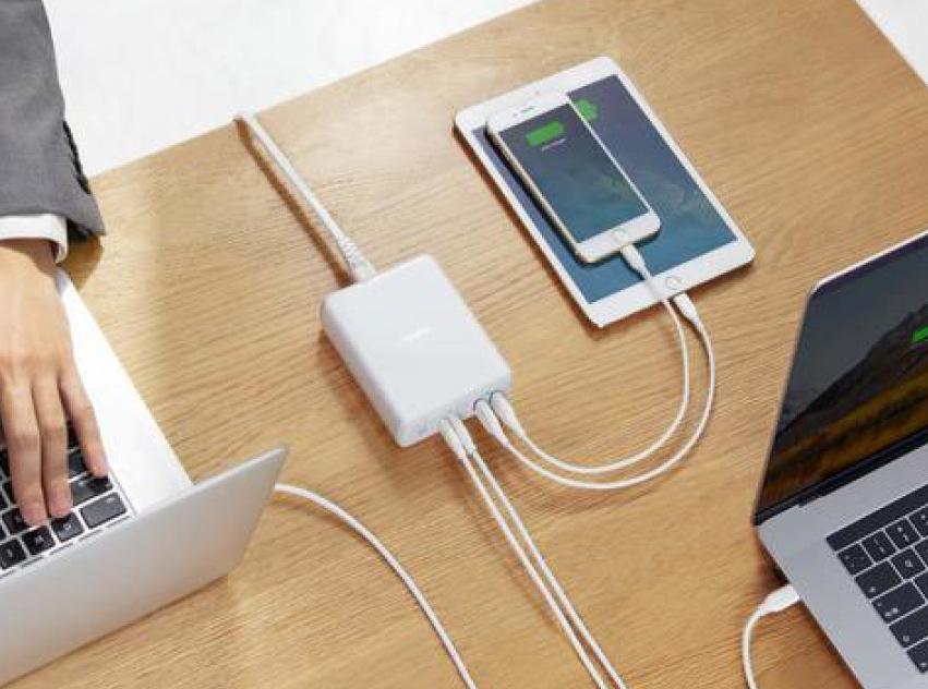Сетевое зарядное устройство Anker PowerPort Atom IV A2041G21 (White) купить в интернет-магазине icover