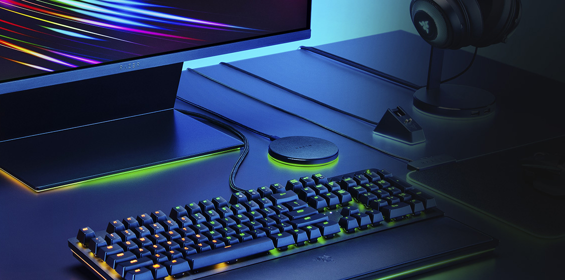 Беспроводная зарядка Razer Chroma Charging Pad 10W (RC21-01600100-R371) купить в интернет-магазине icover
