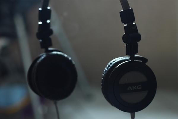 Накладные наушники AKG K404 (Black) купить в интернет-магазине icover
