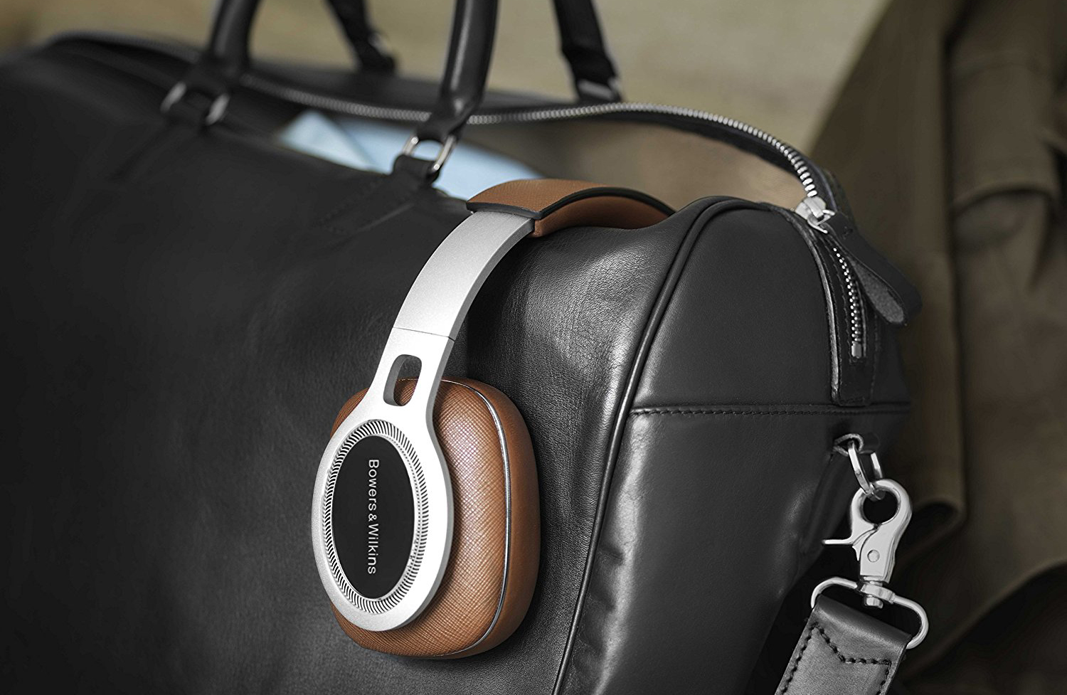 Купить полноразмерные наушники bowers & wilkins p9 signature (brown) в Москве. В нашем каталоге интернет-магазина icover.ru вы можете ознакомиться с ценами, подробным описанием, фотографиями и техническими характеристиками. Низкие цены. Высокое качество. Доставка по России. Заказать товары по телефону +7(495)229-39-50 Полноразмерные наушники Bowers & Wilkins P9 Signature (Brown) купить в интернет-магазине icover