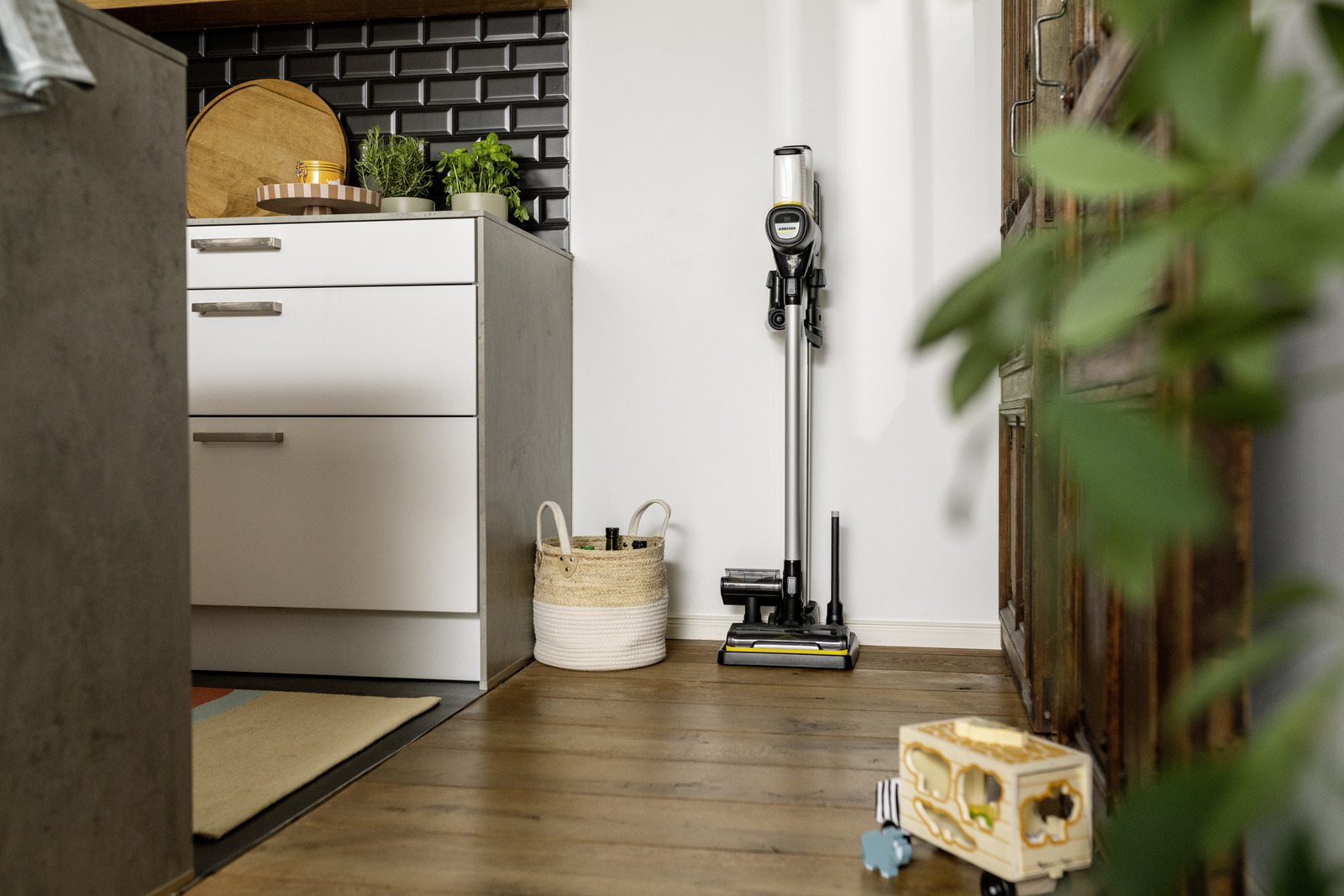 Пылесос Karcher VC 6 Cordless ourFamily Extra (1.198-674.0) купить в интернет-магазине icover