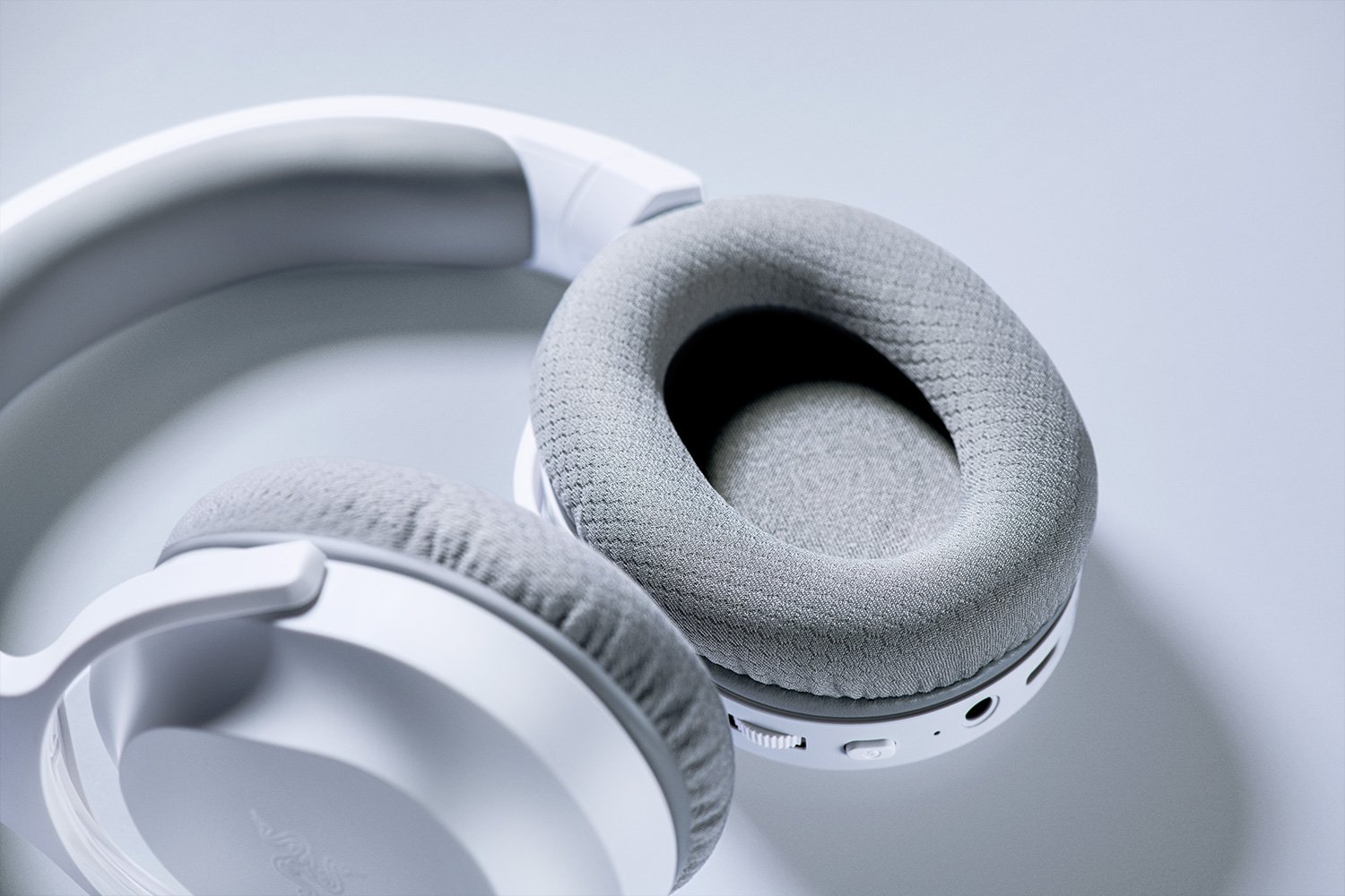 Гарнитура Razer Barracuda X (2022) RZ04-04430200-R3M1 (Mercury White) купить в интернет-магазине icover