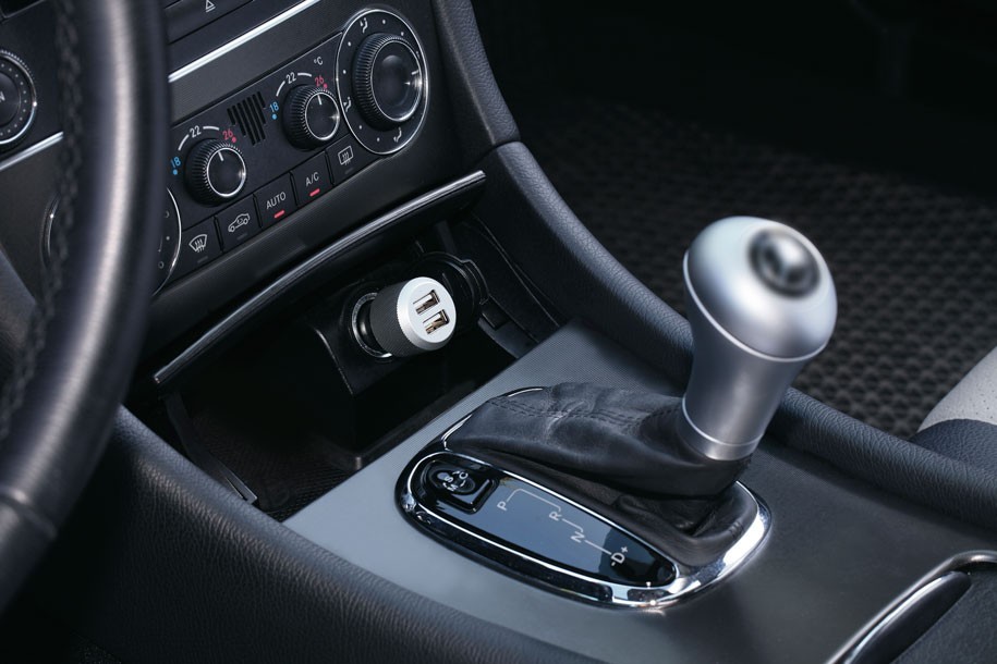 Автомобильное зарядное устройство Just Mobile Highway Max CC-128 (Black/Silver) купить в интернет-магазине icover
