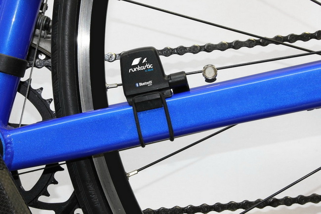 Купить runtastic bluetooth speed/cadence bicycle sensor (runscs1) - велосипедный датчик скорости (black) в Москве. В нашем каталоге интернет-магазина icover.ru вы можете ознакомиться с ценами, подробным описанием, фотографиями и техническими характеристиками. Низкие цены. Высокое качество. Доставка по России. Заказать товары по телефону +7(495)229-39-50 Runtastic Bluetooth Speed/Cadence Bicycle Sensor (RUNSCS1) - велосипедный датчик скорости (Black) купить в интернет-магазине icover