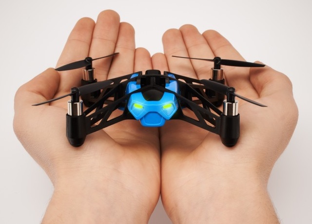 Купить parrot rolling spider (pf723002) - мини-квадрокоптер (red) в Москве. В нашем каталоге интернет-магазина icover.ru вы можете ознакомиться с ценами, подробным описанием, фотографиями и техническими характеристиками. Низкие цены. Высокое качество. Доставка по России. Заказать товары по телефону +7(495)229-39-50 Parrot Rolling Spider (PF723002) - мини-квадрокоптер (Red) купить в интернет-магазине icover