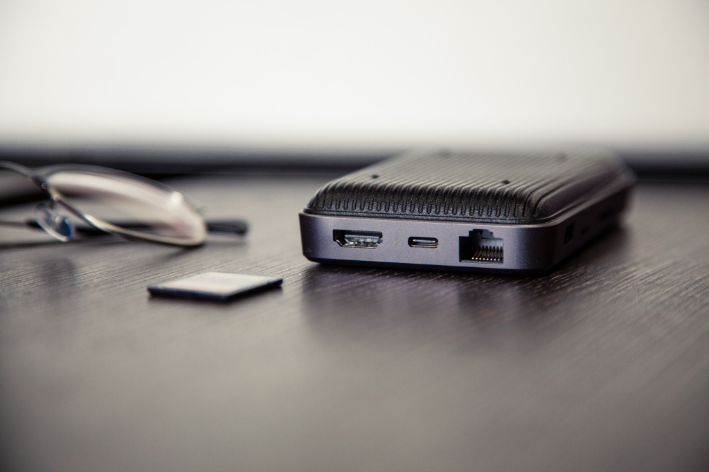 Док-станция HyperDrive Qi Wireless Charger & USB-C Hub 7.5W 7.jpg