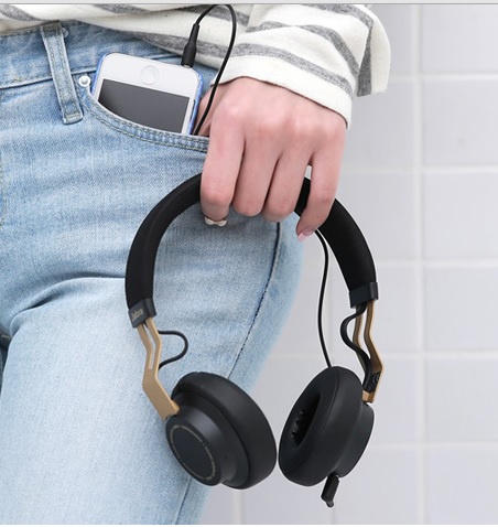 Купить беспроводные наушники jabra move wireless (gold) в Москве. В нашем каталоге интернет-магазина icover.ru вы можете ознакомиться с ценами, подробным описанием, фотографиями и техническими характеристиками. Низкие цены. Высокое качество. Доставка по России. Заказать товары по телефону +7(495)229-39-50 Беспроводные наушники Jabra Move Wireless (Gold) купить в интернет-магазине icover
