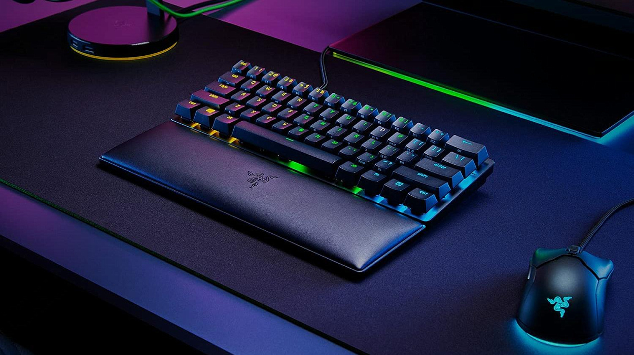 Подставка под запястье Razer Ergonomic Wrist Rest for Mini Keyboards RC21-01720100-R3M1 (Black) купить в интернет-магазине icover