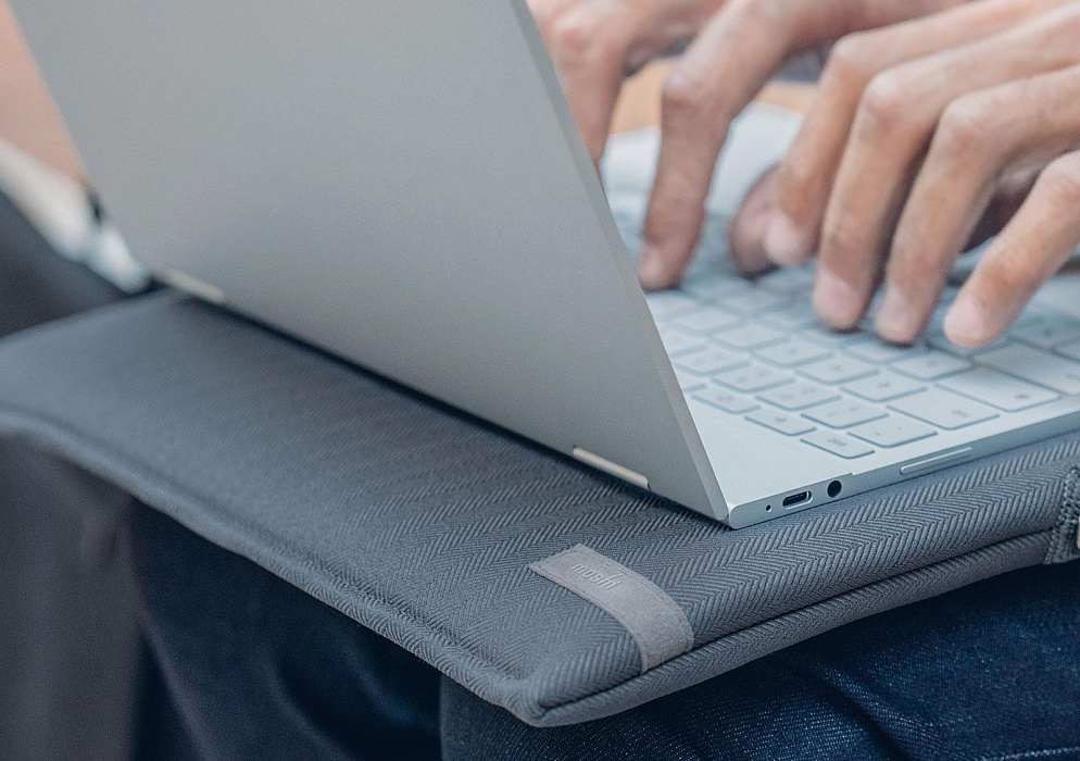 Чехол Moshi Pluma (99MO104531) для MacBook Pro 13" (Denim Blue) купить в интернет-магазине icover