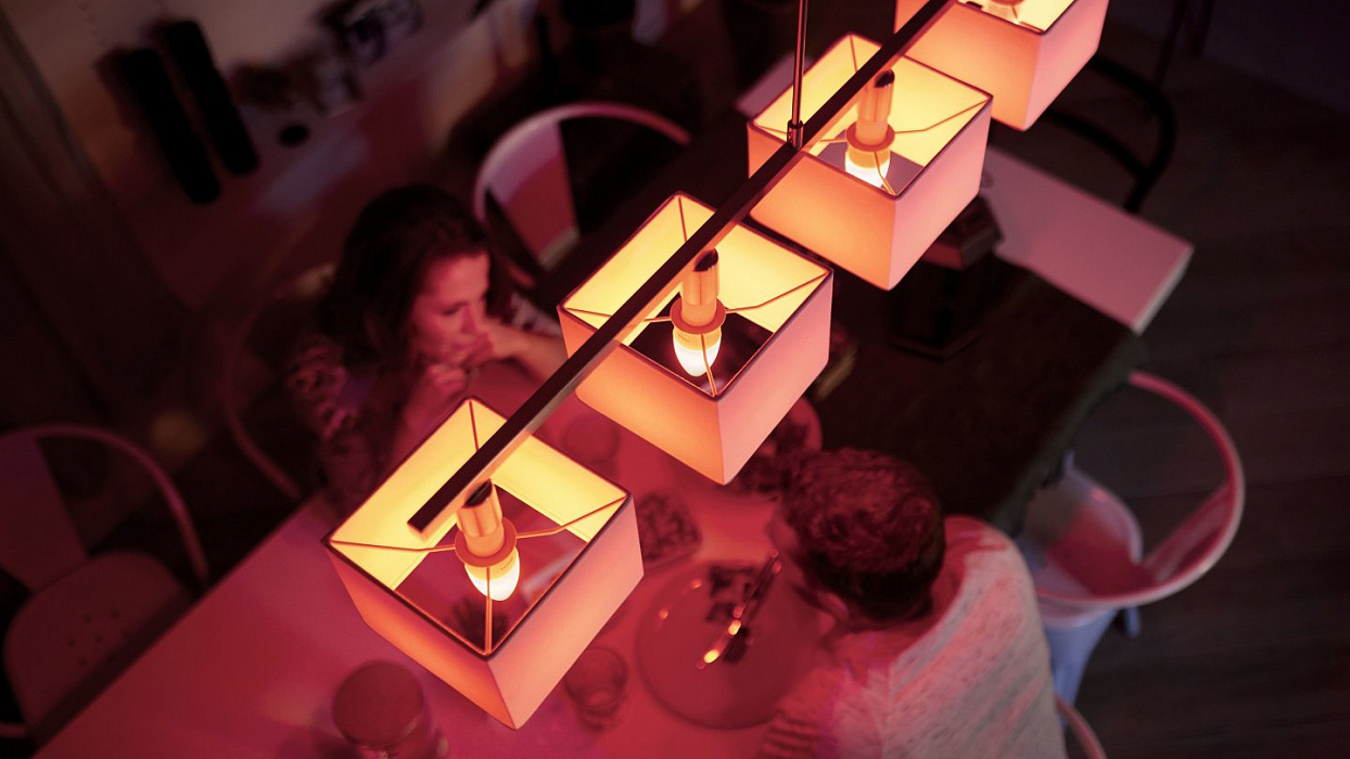 Умная светодиодная лампа Philips Hue White Ambiance E14 (White) купить в интернет-магазине icover