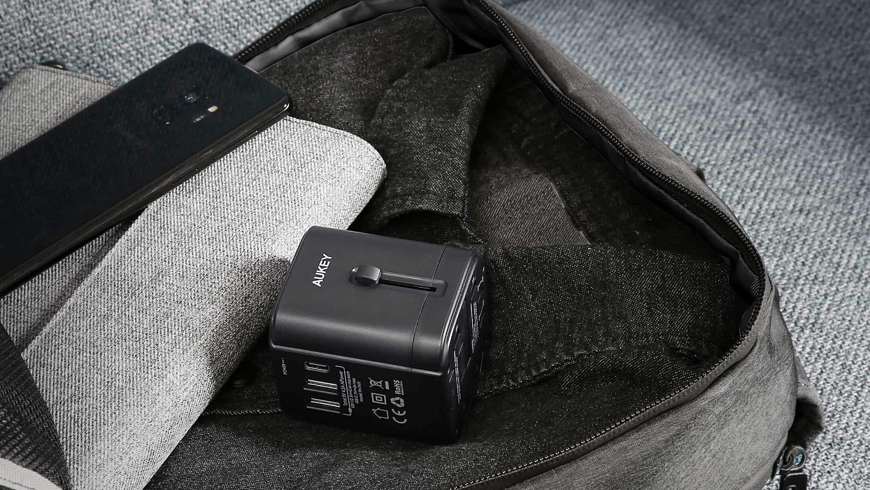 Сетевое зарядное устройство Aukey Universal Travel Adapter PA-TA01 (Black) купить в интернет-магазине icover