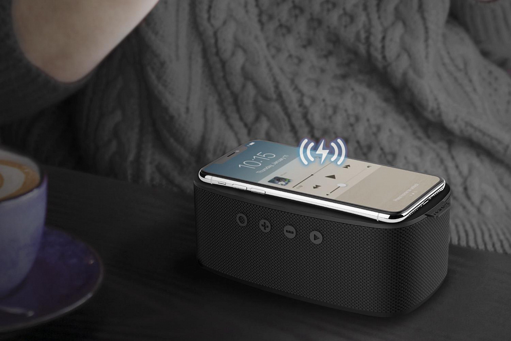 Портативная акустика Momax Q.Zonic Speaker с беспроводной зарядкой (Black) купить в интернет-магазине icover
