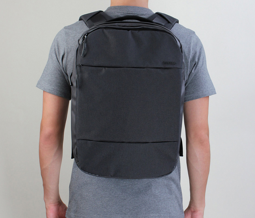 Рюкзак Incase City Collection Compact Backpack (CL55450) для ноутбука 17" (Black) купить в интернет-магазине icover