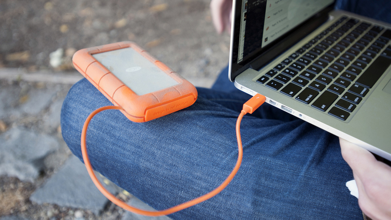 Внешний накопитель LaCie Rugged Thunderbolt USB-C HDD 2TB STFS2000800 (Orange) купить в интернет-магазине icover