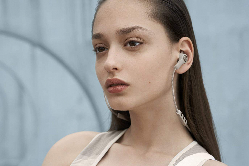 Беспроводные наушники Bang & Olufsen BeoPlay E6 (Sand) купить в интернет-магазине icover