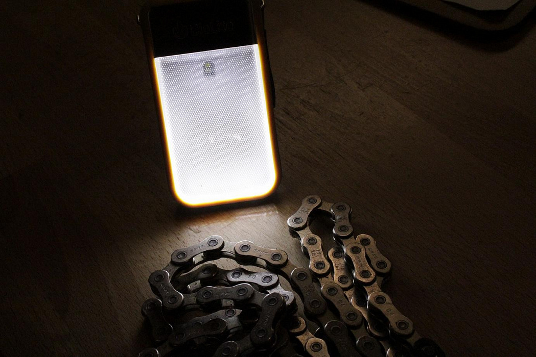 Фонарь-зарядка BioLite PowerLight Mini PLB1002 (Grey) купить в интернет-магазине icover