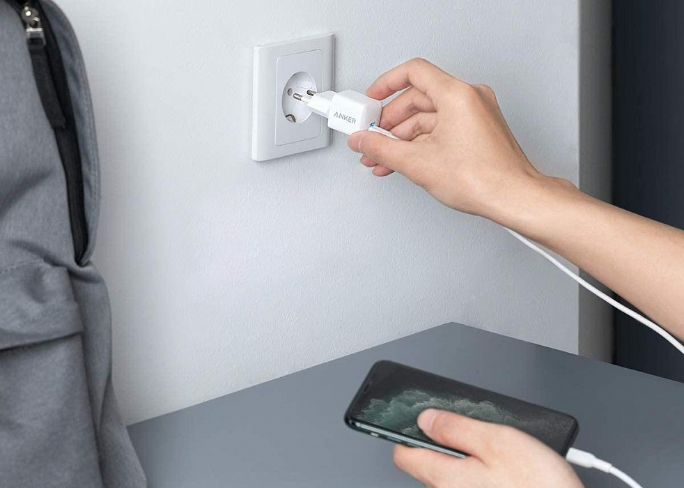Сетевое зарядное устройство Anker PowerPort 3 20W USB-C A2633G22 (White) купить в интернет-магазине icover