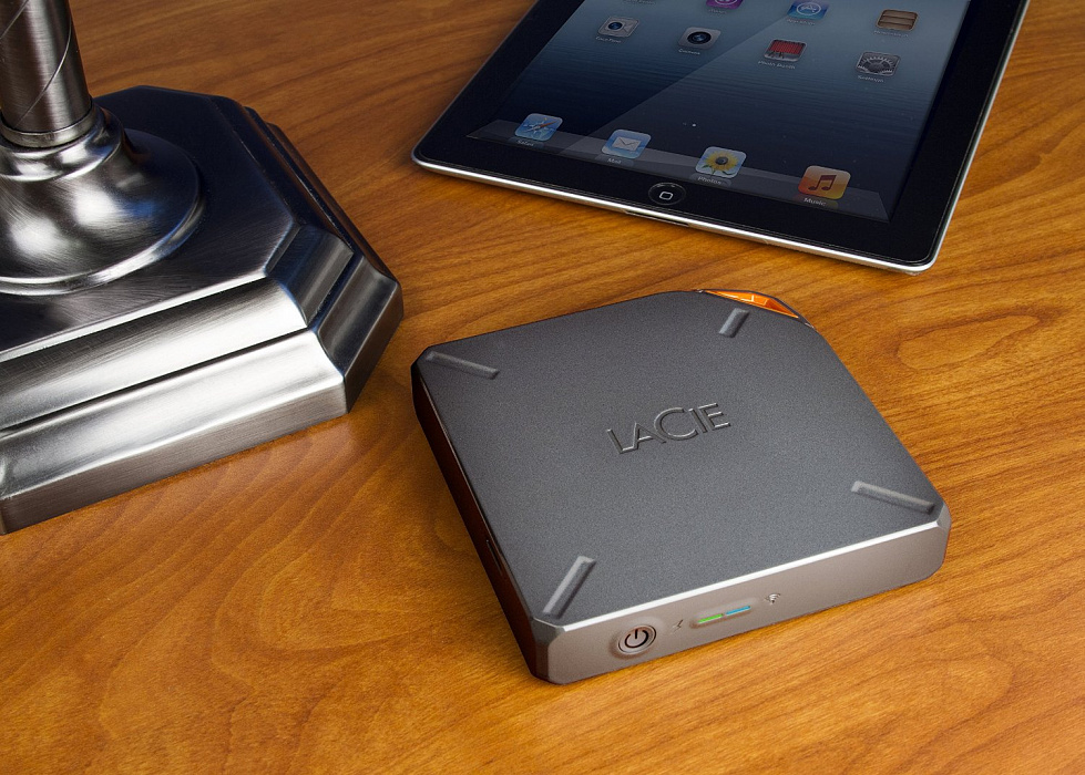 LaCie Fuel 2.5", 1Tb, Wi-Fi, USB 3.0 (STFL1000200) - внешний жесткий диск (Silver) купить в интернет-магазине icover