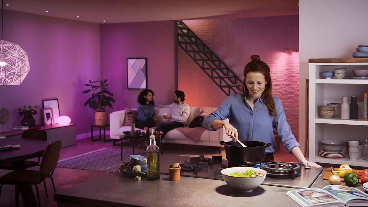 Умная светодиодная лампа Philips Hue White and Color Ambiance Bluetooth E27 (8718699673109) купить в интернет-магазине icover