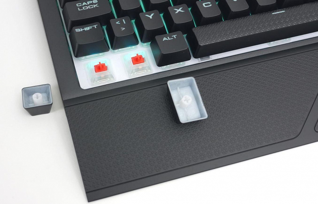Игровая клавиатура Corsair K68 Cherry RGB CH-9102010-RU (Black) купить в интернет-магазине icover