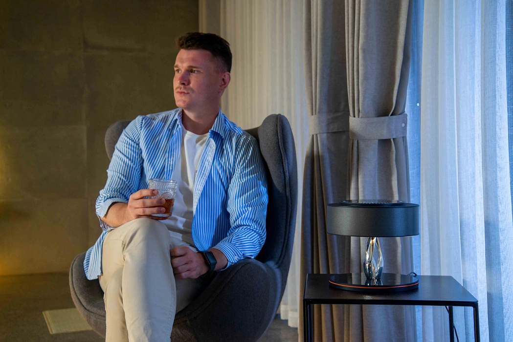 Умный светильник HomeTree Dance of Light (YT-M2202-N1M2) с беспроводной зарядкой и колонкой (Black) купить в интернет-магазине icover