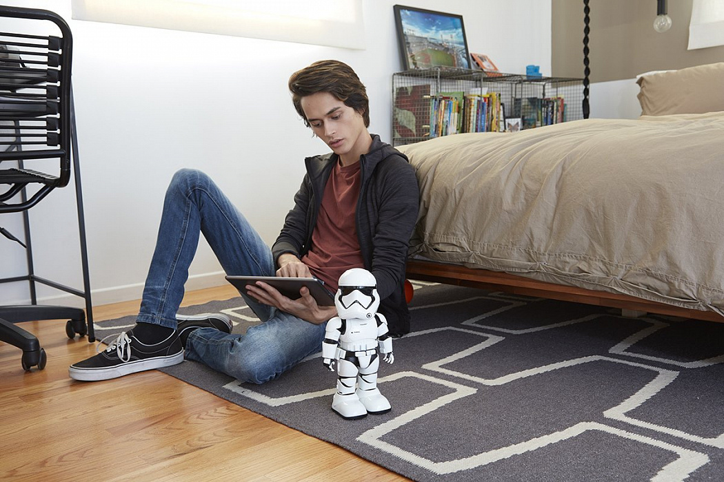 Интерактивный робот Ubtech Star Wars First Order Stormtrooper (White) купить в интернет-магазине icover