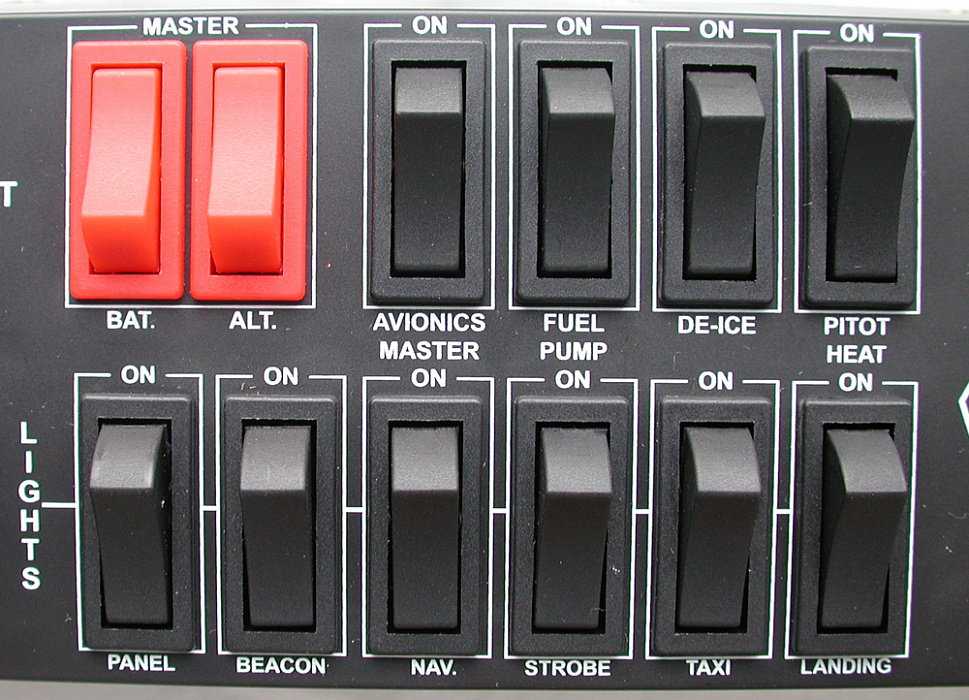 Saitek Pro Flight Switch Panel (PZ55) - многофункциональная панель (Black) купить в интернет-магазине icover