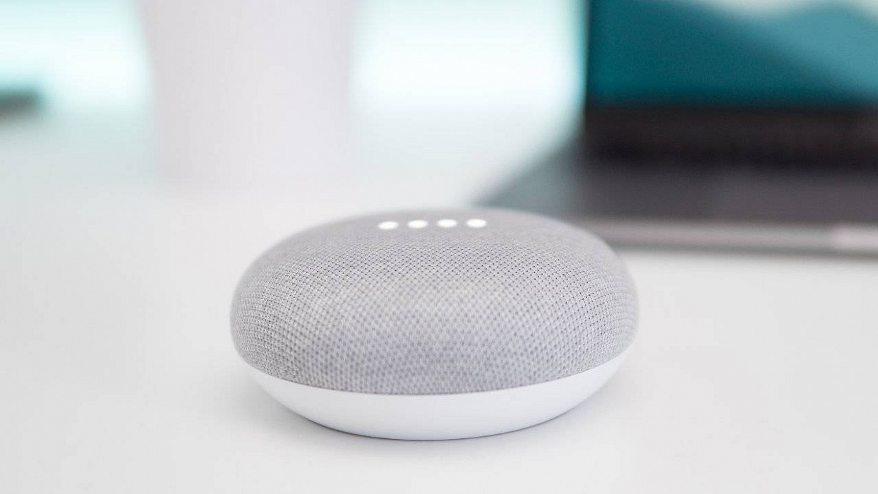 Умная колонка Google Nest Mini (Chalk) купить в интернет-магазине icover